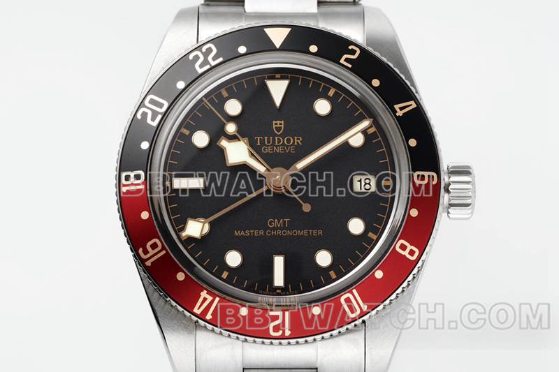 帝舵1:1复刻手表ZF厂碧湾黑盘39mm红黑圈钢带款正面实拍图