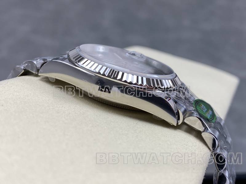 劳力士最佳复刻手表ARF厂日志型灰盘罗马数字36mm钢带款侧面实拍图