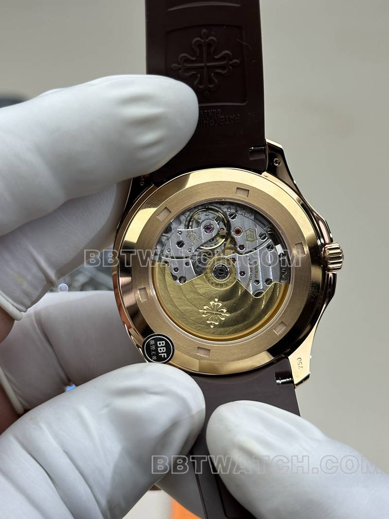 百达翡丽最佳复刻手表BBF厂手雷玫瑰金深棕盘棕色橡胶款5167R背面实拍图