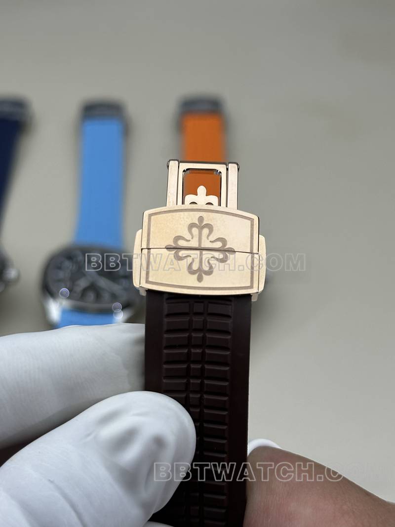 百达翡丽最佳复刻手表BBF厂手雷玫瑰金深棕盘棕色橡胶款5167R表带实拍图