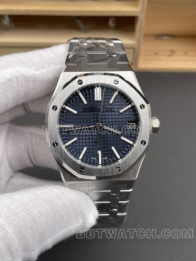 爱彼超级克隆手表DDF厂皇家橡树41mm蓝盘4302机械钢带款正面实拍图