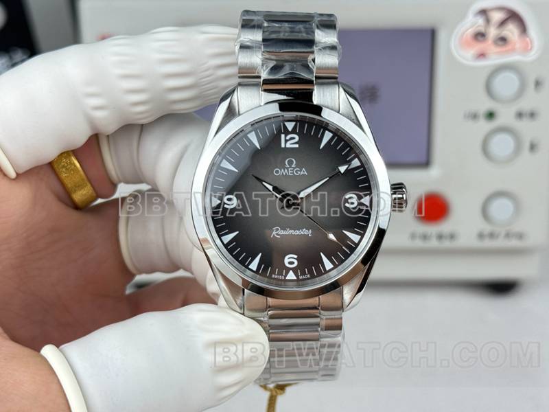 欧米茄顶级复刻手表海马灰盘38mm钢带款正面实拍图