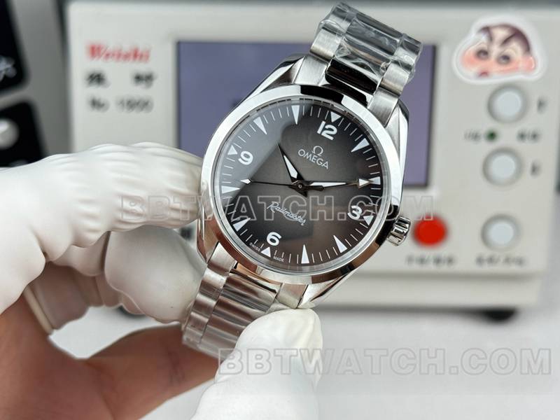 欧米茄顶级复刻手表海马灰盘38mm钢带款正面实拍图