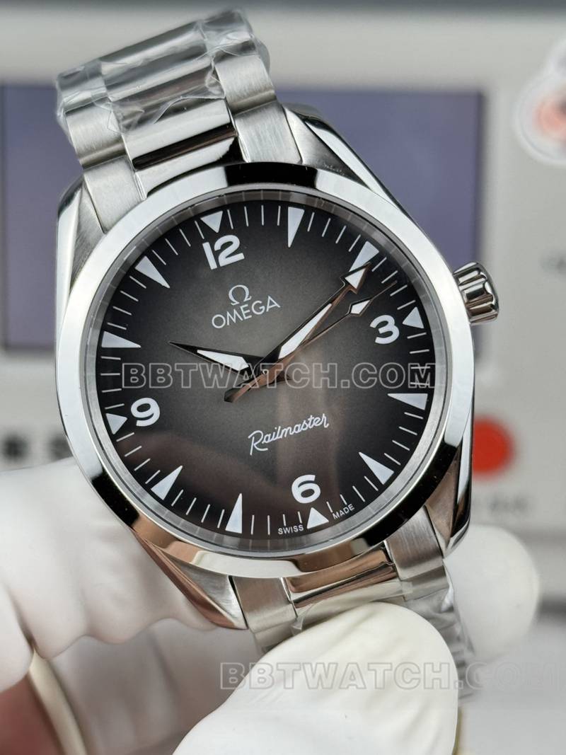 欧米茄顶级复刻手表海马灰盘38mm钢带款正面实拍图