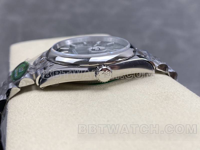 劳力士顶级复刻手表ARF厂日志型绿盘光圈36mm钢带款侧面实拍图