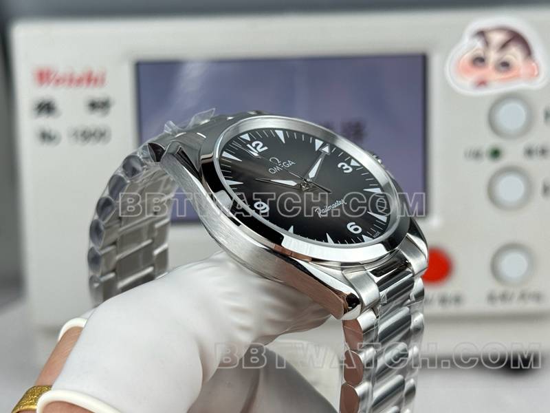 欧米茄顶级复刻手表海马灰盘38mm钢带款侧面实拍图