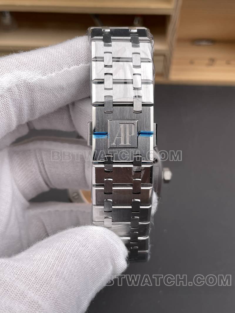 爱彼超级克隆手表DDF厂皇家橡树41mm蓝盘4302机械钢带款表带实拍图