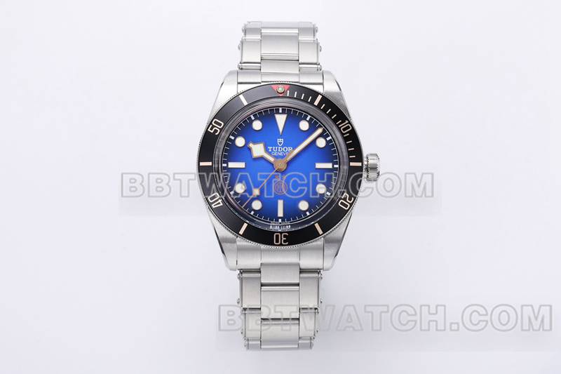 帝舵最佳复刻手表ZF厂碧湾烟熏蓝盘41mm钢带款正面实拍图