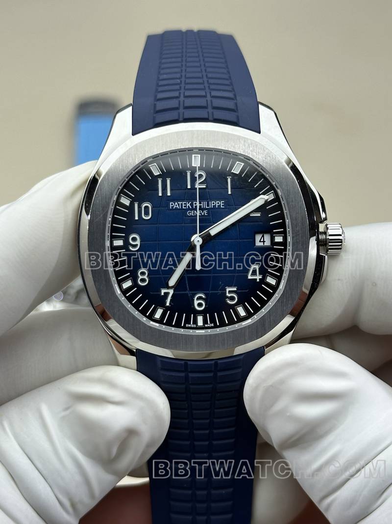 百达翡丽最优复刻手表BBF厂手雷蓝盘蓝色橡胶款5168G正面实拍图