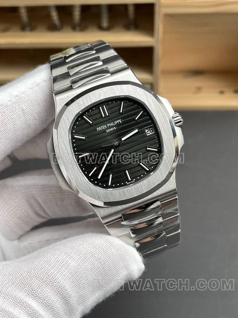 百达翡丽最佳复刻手表DDF厂鹦鹉螺40mm绿盘330机芯钢带款正面实拍图