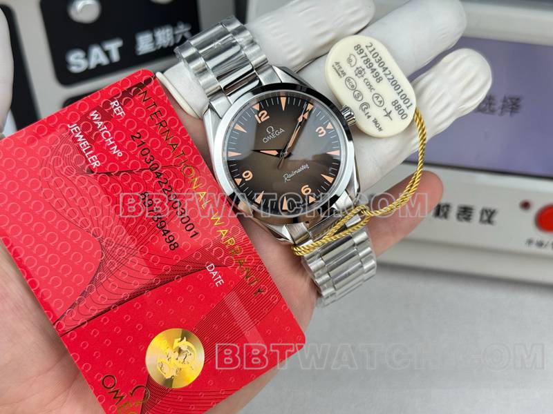 欧米茄最优复刻手表海马棕盘38mm钢带款正面实拍图