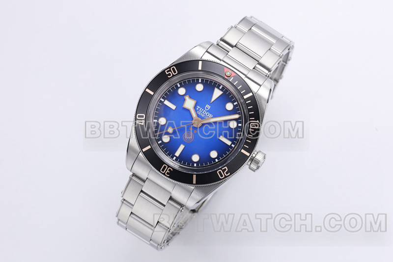 帝舵最佳复刻手表ZF厂碧湾烟熏蓝盘41mm钢带款正面实拍图