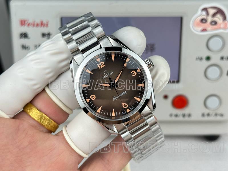 欧米茄最优复刻手表海马棕盘38mm钢带款正面实拍图