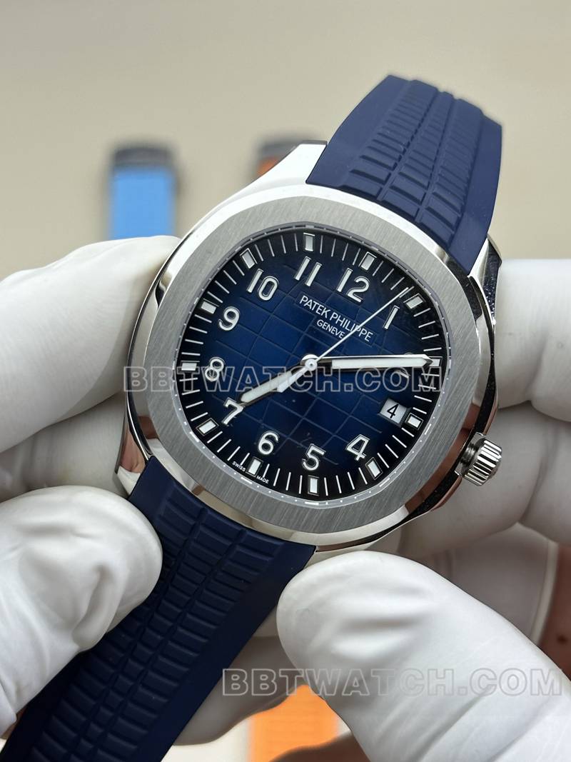 百达翡丽最优复刻手表BBF厂手雷蓝盘蓝色橡胶款5168G正面实拍图