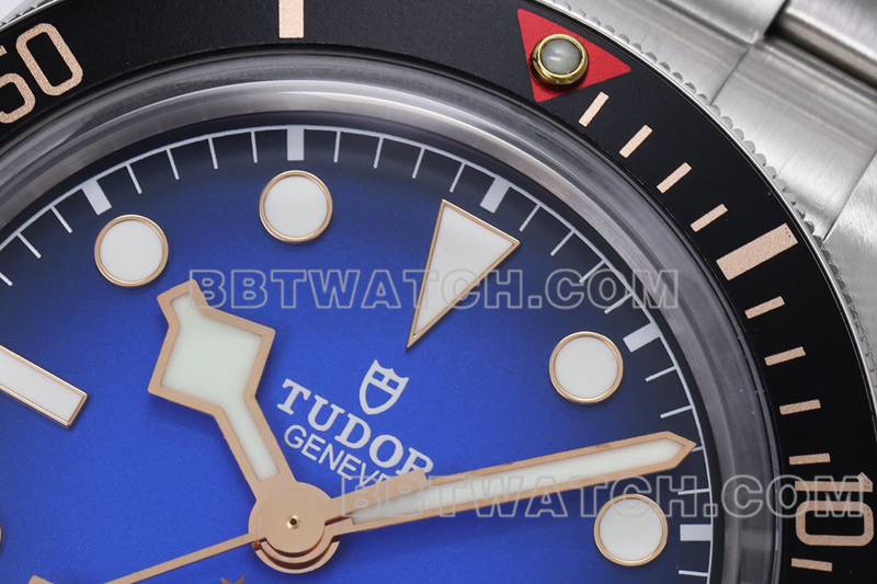 帝舵最佳复刻手表ZF厂碧湾烟熏蓝盘41mm钢带款正面实拍图