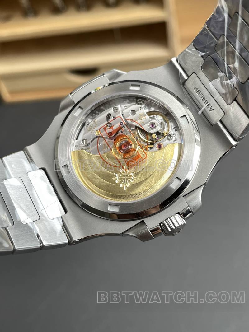 百达翡丽最佳复刻手表DDF厂鹦鹉螺40mm绿盘330机芯钢带款背面实拍图