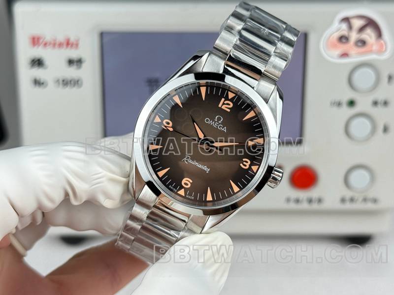 欧米茄最优复刻手表海马棕盘38mm钢带款正面实拍图