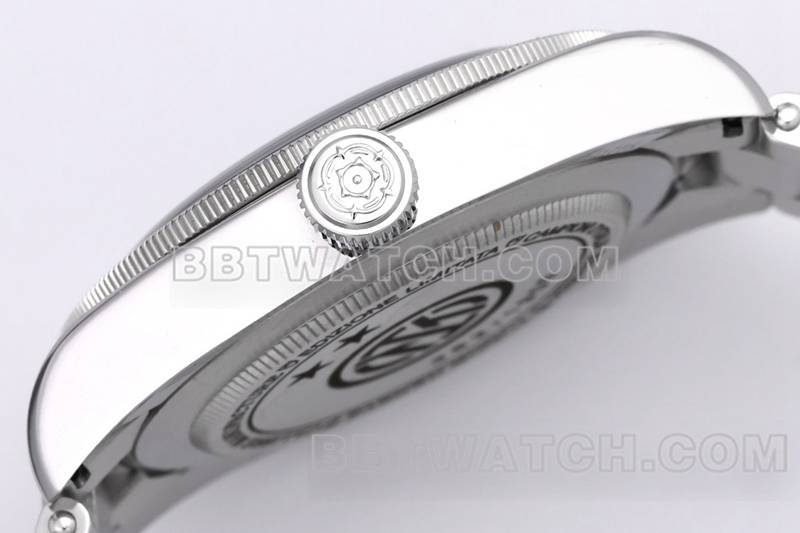 帝舵最佳复刻手表ZF厂碧湾烟熏蓝盘41mm钢带款侧面实拍图