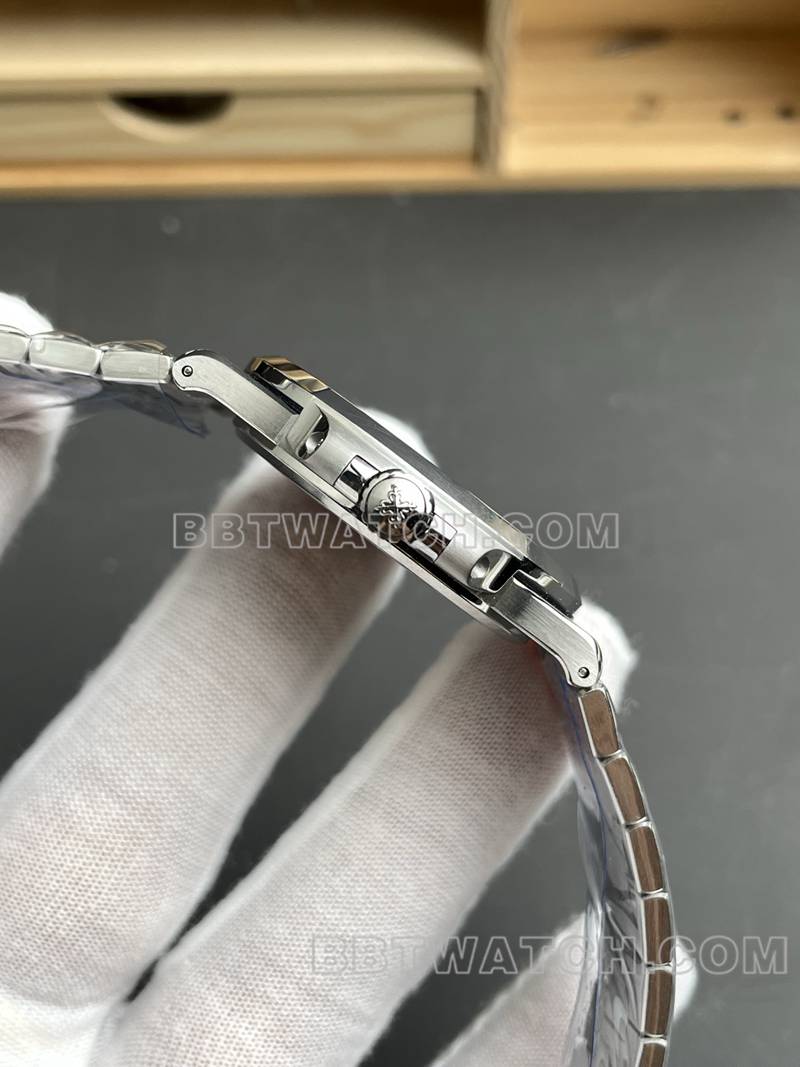 百达翡丽最佳复刻手表DDF厂鹦鹉螺40mm绿盘330机芯钢带款侧面实拍图