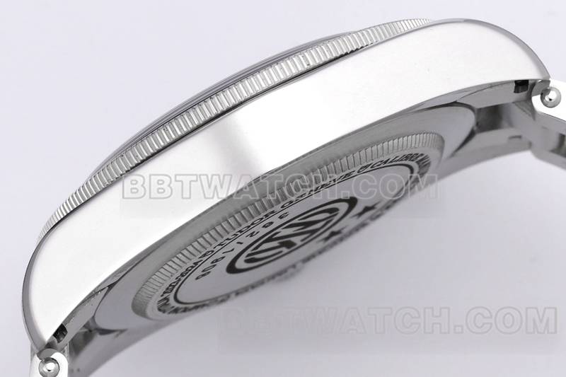 帝舵最佳复刻手表ZF厂碧湾烟熏蓝盘41mm钢带款侧面实拍图