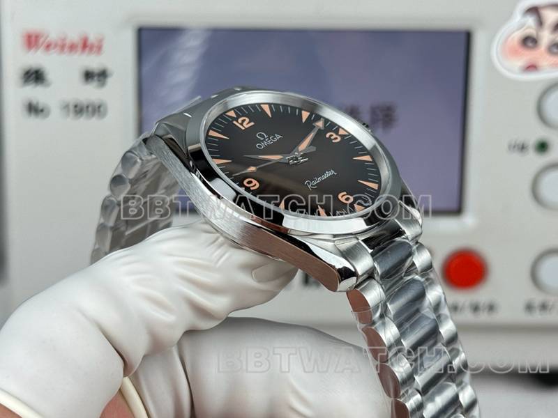 欧米茄最优复刻手表海马棕盘38mm钢带款侧面实拍图