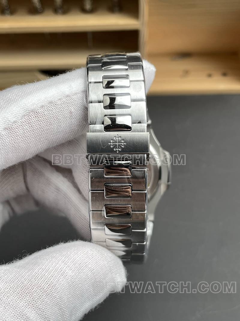 百达翡丽最佳复刻手表DDF厂鹦鹉螺40mm绿盘330机芯钢带款表带实拍图