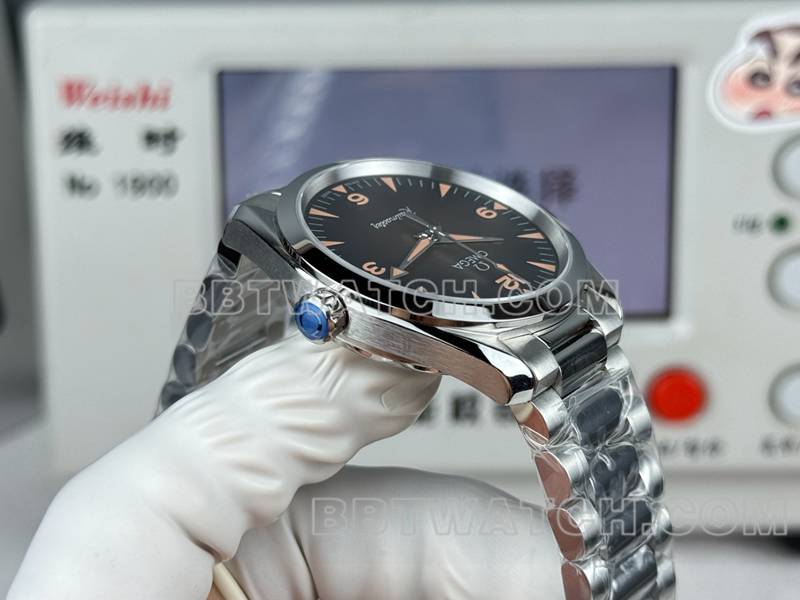 欧米茄最优复刻手表海马棕盘38mm钢带款侧面实拍图