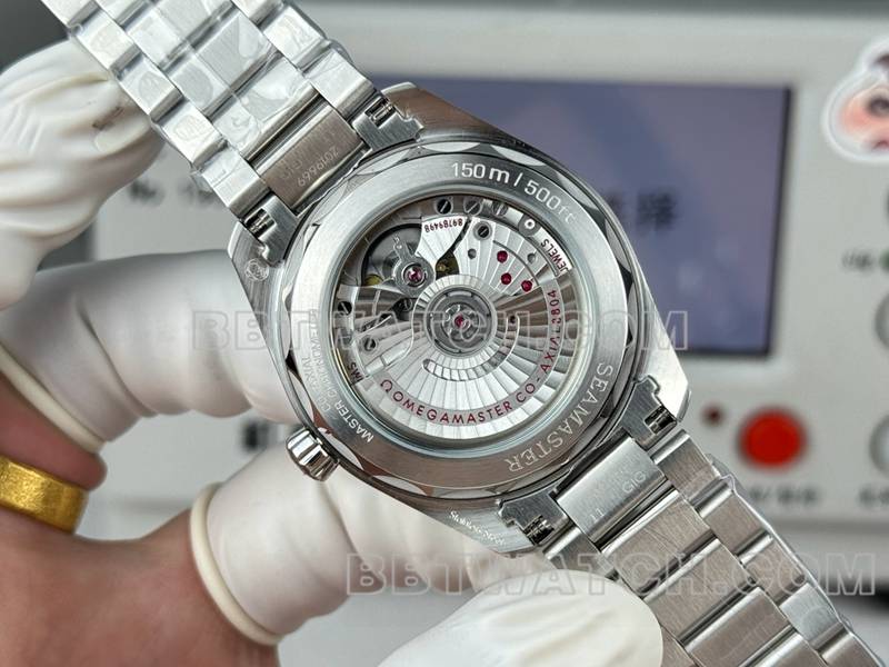 欧米茄最优复刻手表海马棕盘38mm钢带款背面实拍图