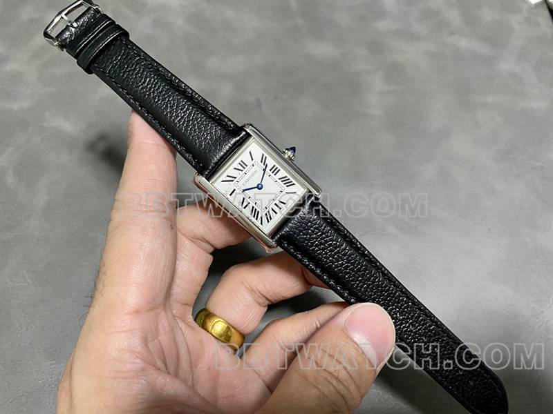 卡地亚1:1复刻手表DR厂坦克白色方形表盘皮带款正面实拍图