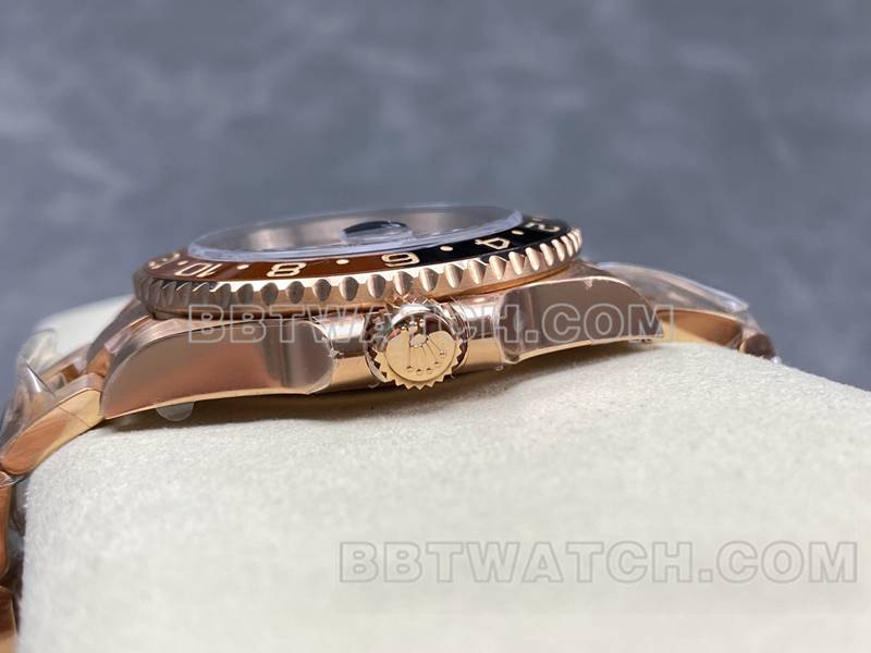 劳力士最优复刻手表ARF厂格林尼治虎眼石GMT玫瑰金钢带款侧面实拍图