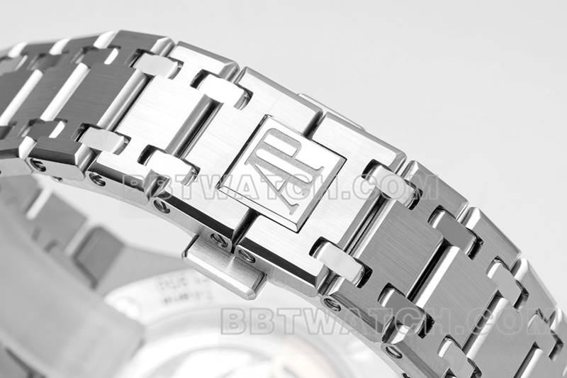 Audemars Piguet top replica watches ZF Factory Royal Oak smoky blue disk 2121 movement 15202 strap real photo