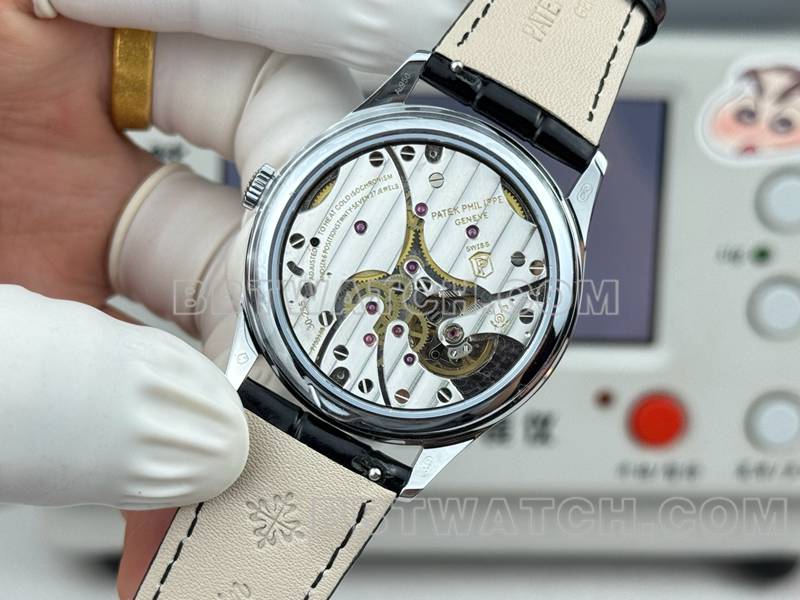 百达翡丽最优复刻手表SDF厂古典黑盘39mm皮带款背面实拍图