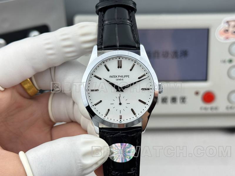 百达翡丽1:1复刻手表SDF厂古典白盘39mm皮带款正面实拍图