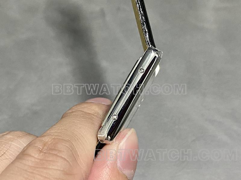 卡地亚1:1复刻手表DR厂坦克白色方形表盘皮带款侧面实拍图