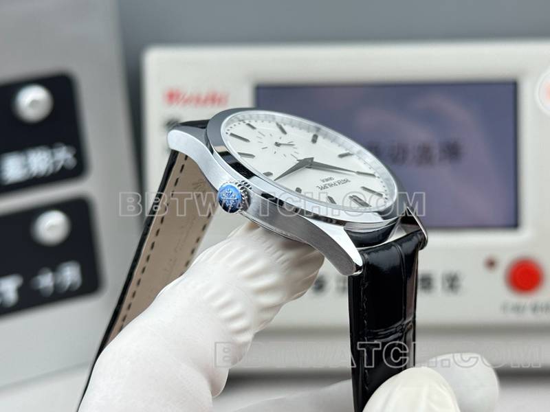 百达翡丽1:1复刻手表SDF厂古典白盘39mm皮带款侧面实拍图