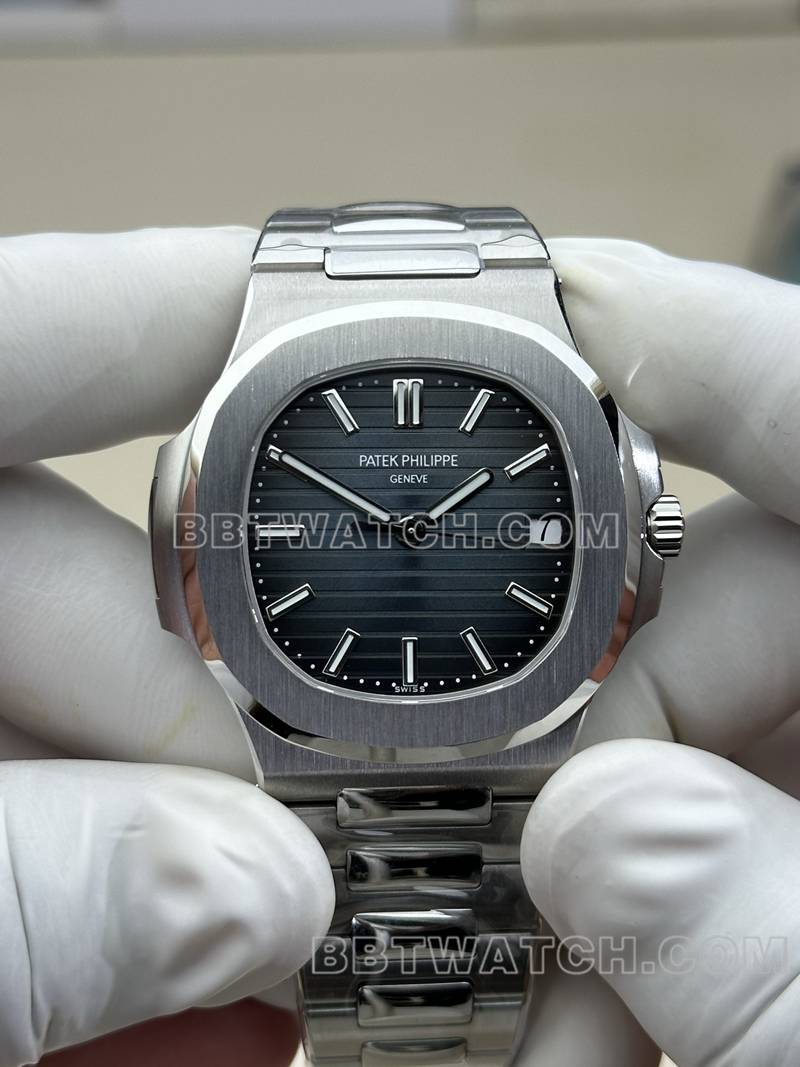 百达翡丽最优复刻手表BBF厂鹦鹉螺324机芯蓝盘钢带款正面实拍图