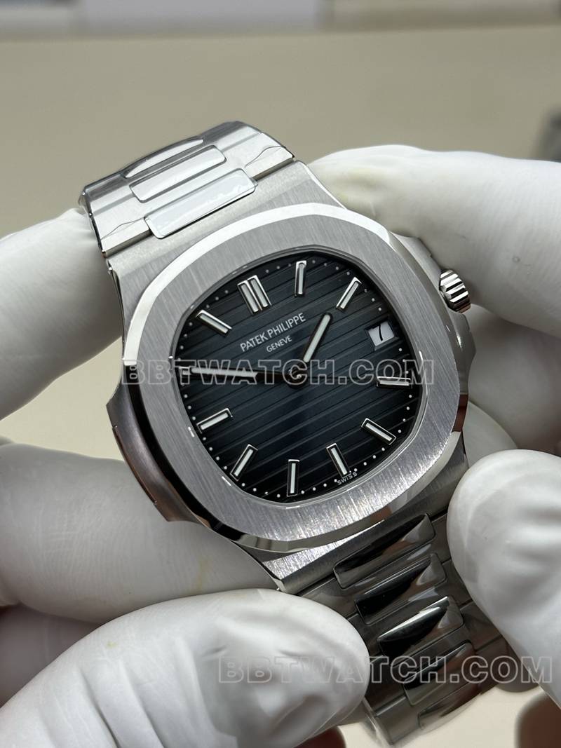 百达翡丽最优复刻手表BBF厂鹦鹉螺324机芯蓝盘钢带款正面实拍图