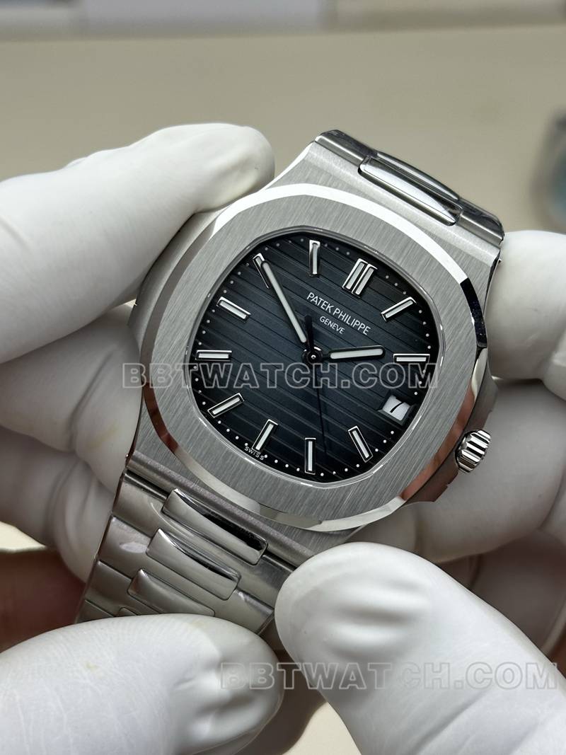 百达翡丽最优复刻手表BBF厂鹦鹉螺324机芯蓝盘钢带款正面实拍图