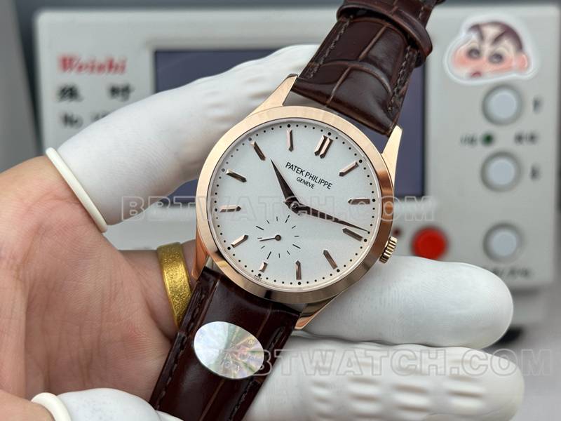 Patek Philippe Super Clone SDF Classic Weiß Platte Rose Gold Gehäuse 39mm Gürtel Modell Vorderansicht