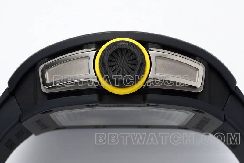 理查德米勒顶级复刻手表R厂镂空盘黑色橡胶款RM061侧面实拍图