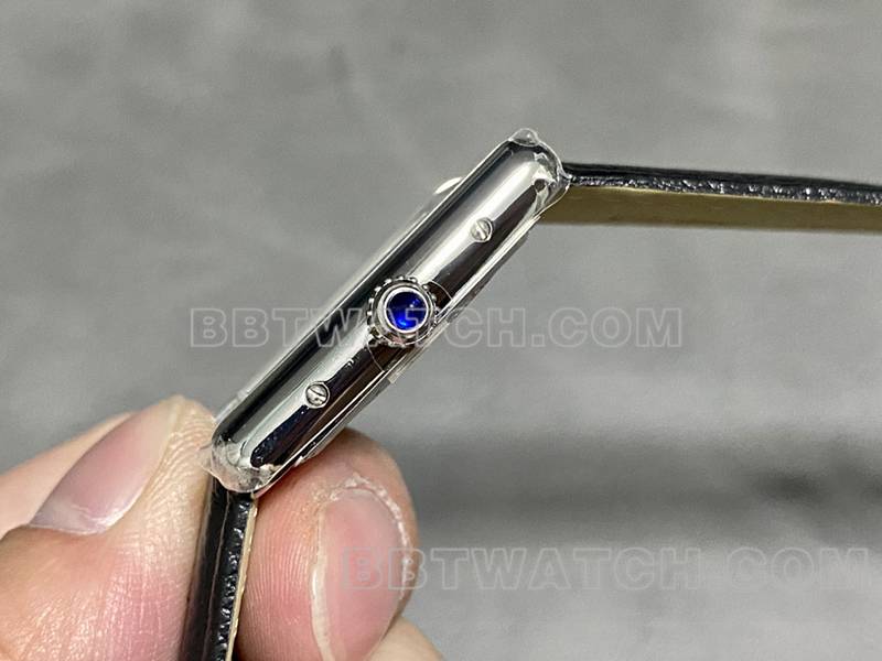 卡地亚1:1复刻手表DR厂坦克白色方形表盘皮带款侧面实拍图