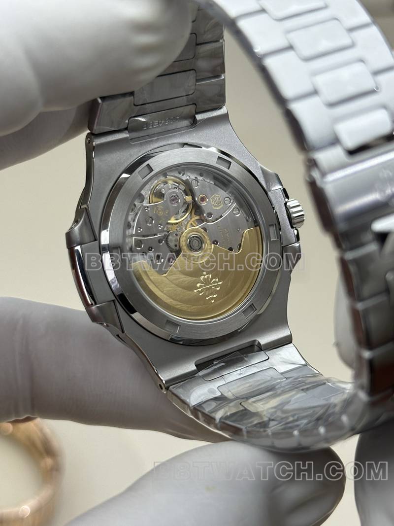 百达翡丽最优复刻手表BBF厂鹦鹉螺324机芯蓝盘钢带款背面实拍图