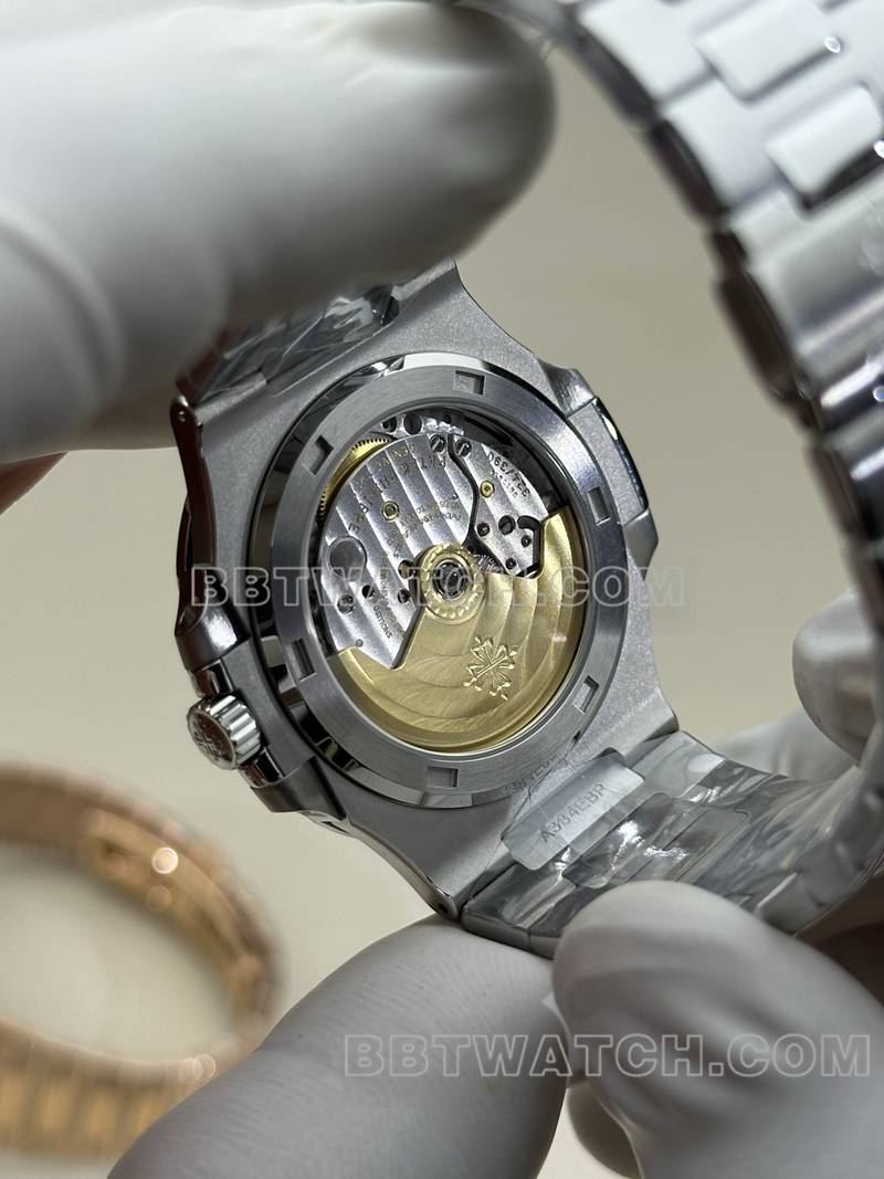 百达翡丽最优复刻手表BBF厂鹦鹉螺324机芯蓝盘钢带款背面实拍图