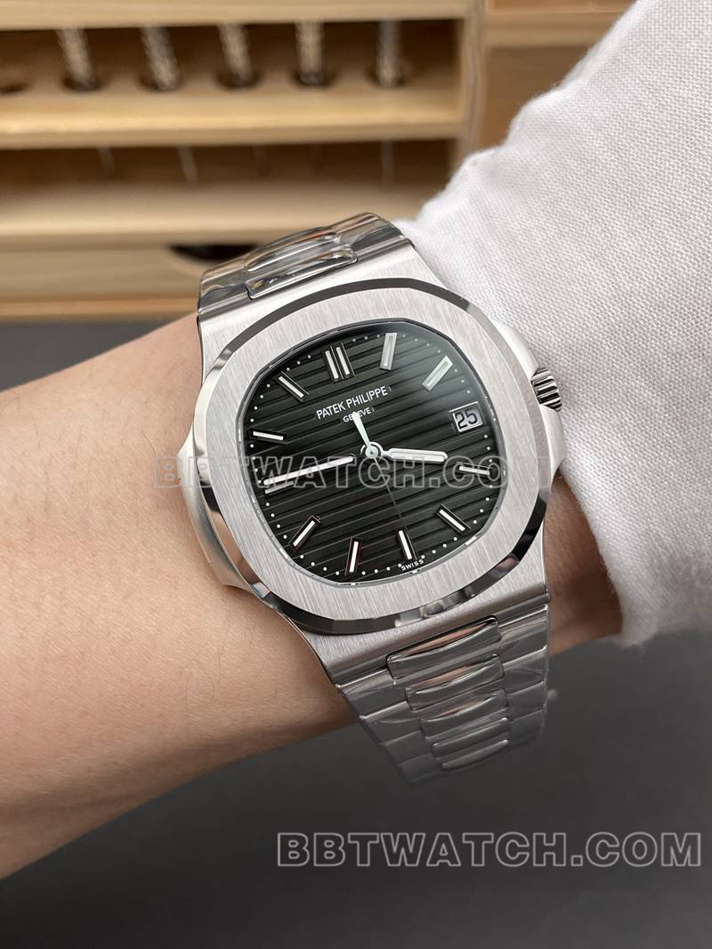 百达翡丽1:1复刻手表DDF厂鹦鹉螺40mm绿盘324机芯钢带款正面实拍图