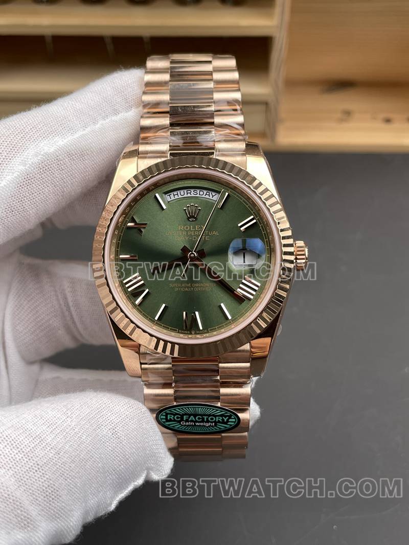 劳力士最佳复刻手表RC厂星期日历40mm绿盘3255玫瑰金钢带款正面实拍图