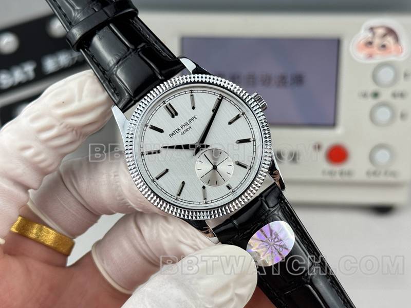 百达翡丽最佳复刻手表SDF厂古典银灰盘钉纹圈39mm皮带款正面实拍图