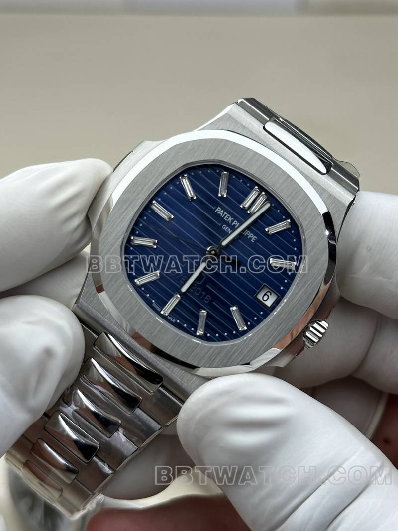 百达翡丽1:1复刻手表BBF厂鹦鹉螺324机芯蓝盘钢带款正面实拍图