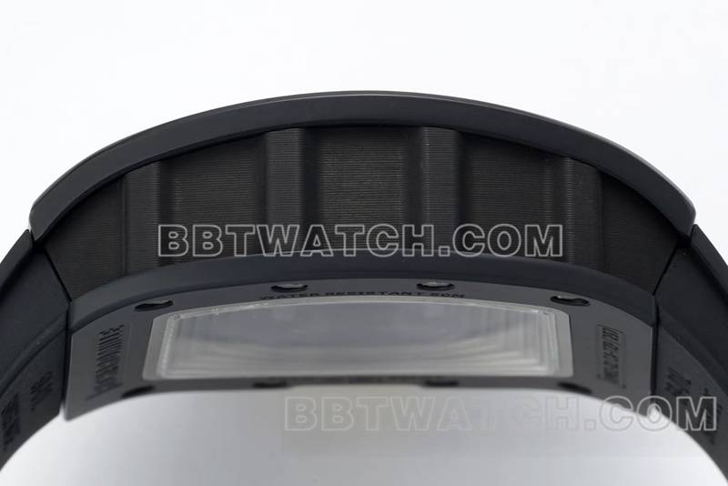 理查德米勒顶级复刻手表R厂镂空盘黑色橡胶款RM061侧面实拍图