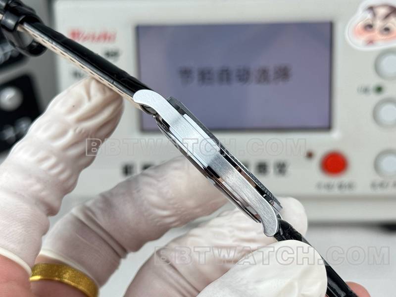 百达翡丽最佳复刻手表SDF厂古典银灰盘钉纹圈39mm皮带款侧面实拍图