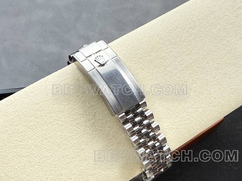 劳力士最佳复刻手表ARF厂格林尼治GMT蓝黑圈3285机芯表带实拍图